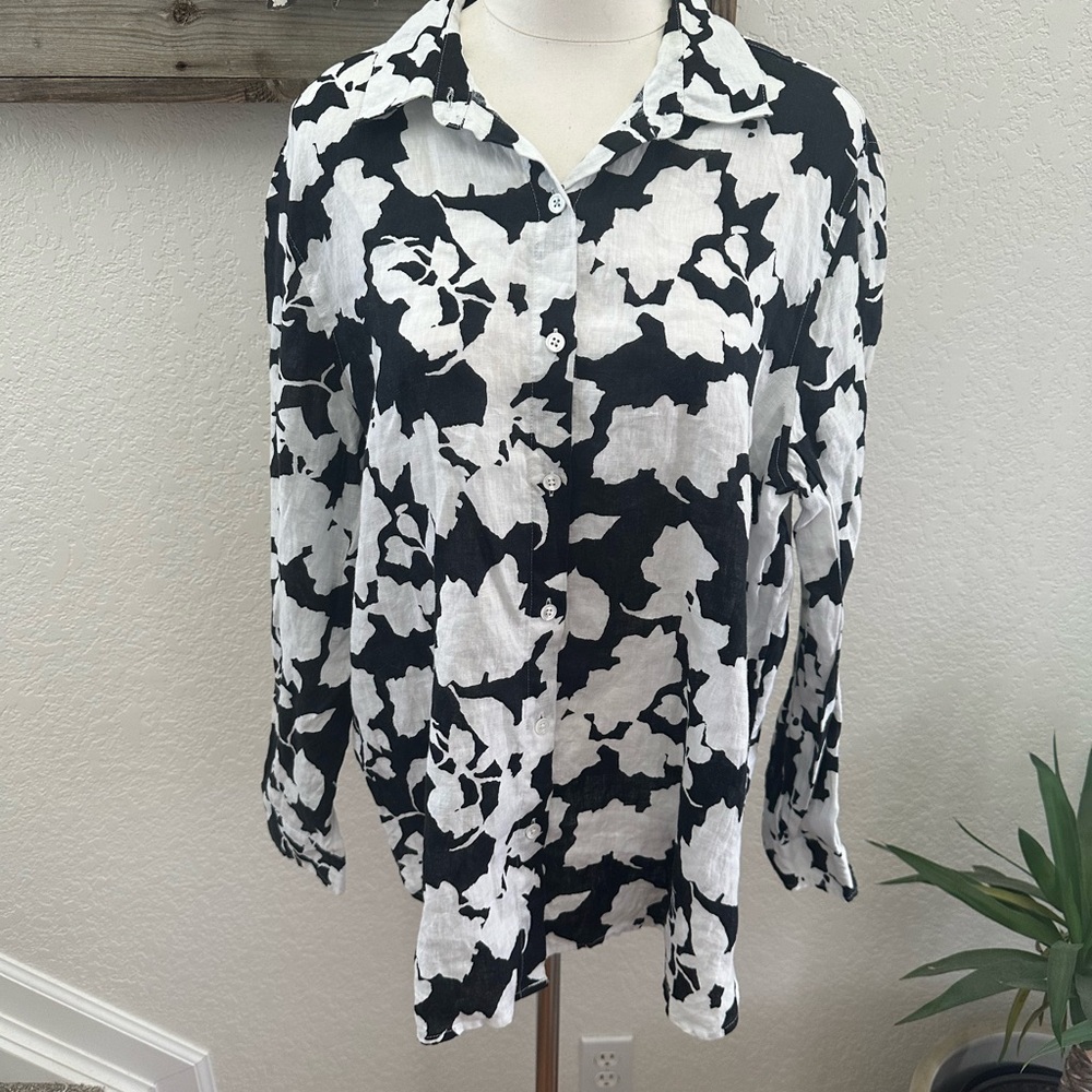 J. Jill Black and White 100% linen Button Down Shirt Ladies Large